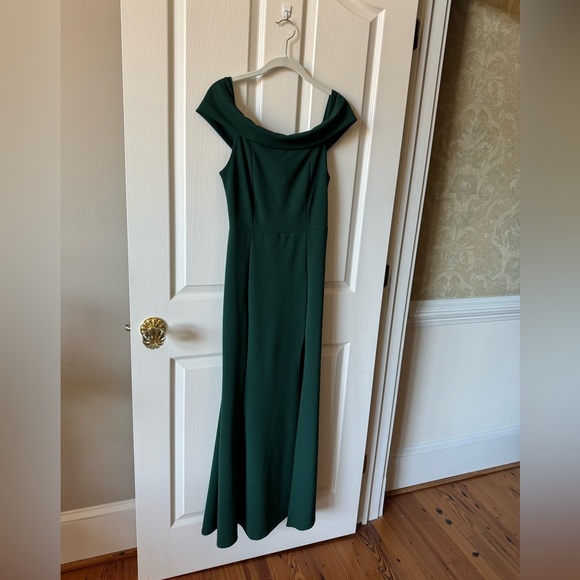 Green off the shoulder Windsor long dress - Picture 1 of 5